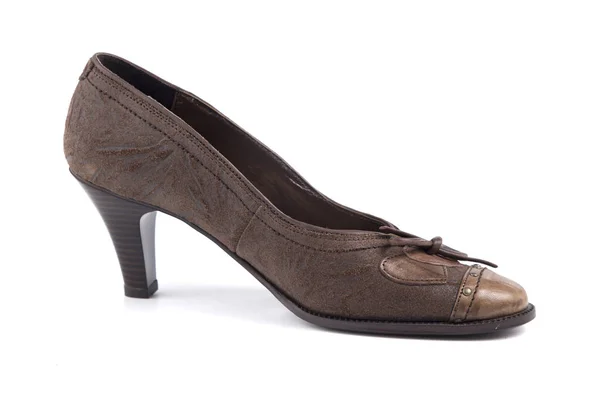 Női barna bőr cipő fehér háttér — Stock Fotó