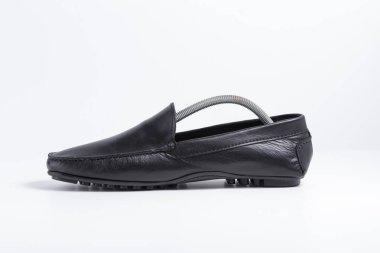 Kadın siyah deri ayakkabı.