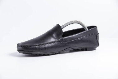 Kadın siyah deri ayakkabı.