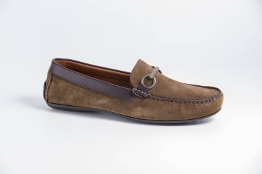 Erkek kahverengi deri ayakkabı.