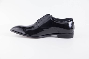 Kadın siyah deri ayakkabı.