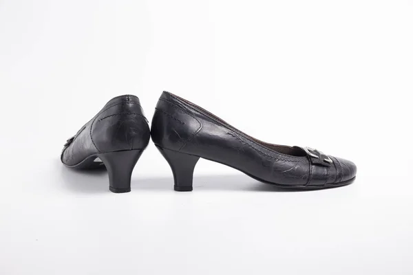 Zapato de cuero negro femenino — Foto de Stock