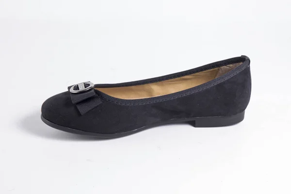 Vrouwelijke zwarte lederen schoen — Stockfoto