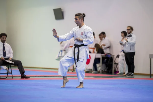 Karate evenement, feestelijke kampioenschap van de vereniging van de Karate do Porto. — Stockfoto