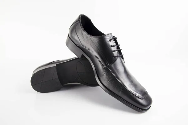 Männliches Schwarzes Leder Eleganter Schuh Auf Weißem Hintergrund Isoliertes Produkt — Stockfoto