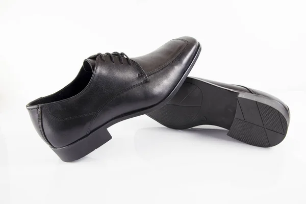 Couro Preto Masculino Elegante Sapato Fundo Branco Produto Isolado Calçado — Fotografia de Stock