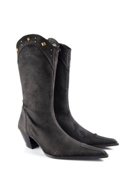 Beyaz arka plan, izole ürün, rahat ayakkabı üstünde kadın siyah deri çizme.