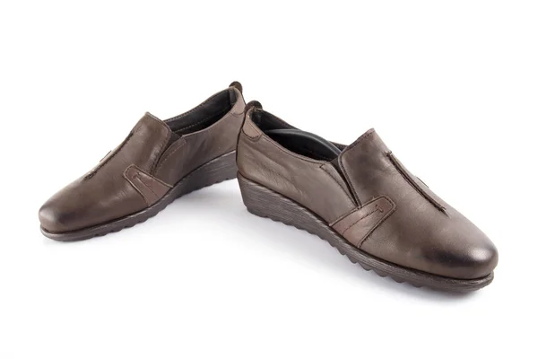 Női Barna Bőr Cipő Kényelmes Cipő Fehér Háttér Elszigetelt Termék — Stock Fotó