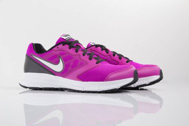 Portekiz, 20 Aralık 2017, Nike Sneaker Run. Nike, çok uluslu şirket. White 'ta izole edilmiş. Ürün çekimleri.