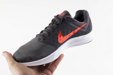 Portekiz, 08 Ocak 2018: Nike spor ayakkabı futbol. Nike, çok uluslu şirket. Beyaz izole. Ürün görüntüleri.