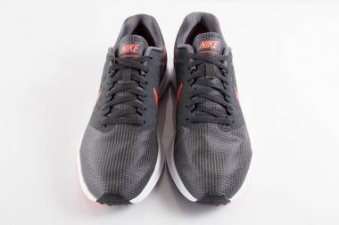Portekiz, 08 Ocak 2018: Nike spor ayakkabı futbol. Nike, çok uluslu şirket. Beyaz izole. Ürün görüntüleri.