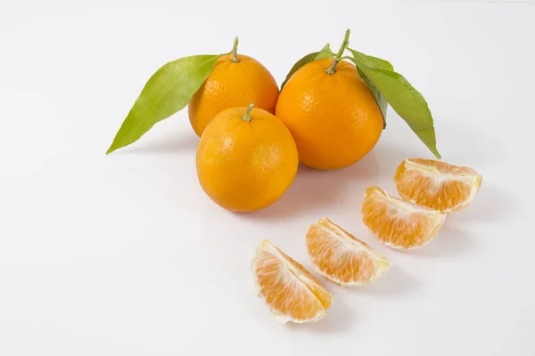Collection Isolée Agrumes Mandarines Entières Fruits Orange Mandarine Segments Pelés — Photo
