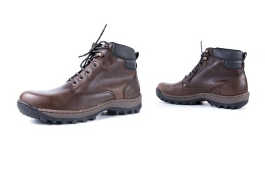 Beyaz arka planda yürüyüş için kahverengi çizmeler. Yürüyüş için ayakkabılar. izole.