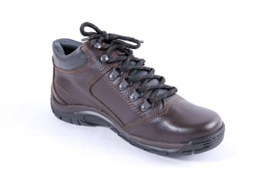 Beyaz arka planda yürüyüş için kahverengi çizmeler. Yürüyüş için ayakkabılar. izole.