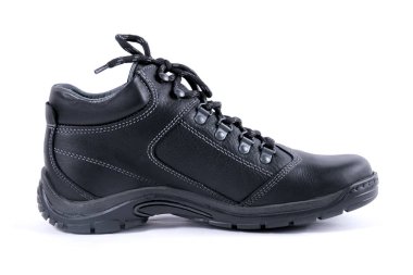 beyaz arkaplanda siyah ayakkabılar