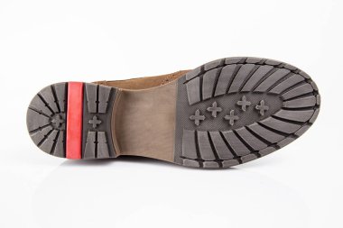 Beyaz arka plan, izole ürün, rahat ayakkabı erkek kahverengi deri çizme.