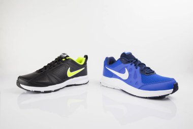 Portekiz, Mart 23, 2018:Nike spor ayakkabı koşu. Nike, çok uluslu şirket. Beyaz izole. Ürün görüntüleri.