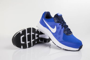 Portekiz, Mart 23, 2018:Nike spor ayakkabı koşu. Nike, çok uluslu şirket. Beyaz izole. Ürün görüntüleri.