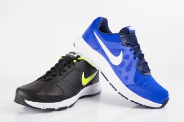 Afife, Portekiz - 31 Mart 2018: Nike spor ayakkabı çalışan. Nike şirketi. Beyaz izole. Ürün görüntüleri