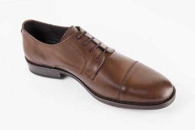 Beyaz arka plan, izole ürün, rahat ayakkabı erkek kahverengi deri şık Ayakkabı.