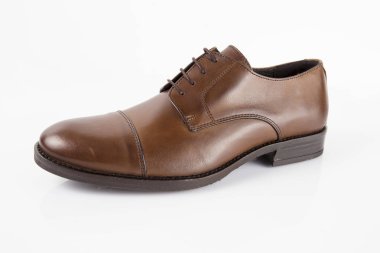 Beyaz arka plan, izole ürün, rahat ayakkabı erkek kahverengi deri şık Ayakkabı.
