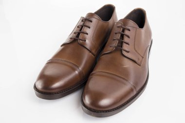 Beyaz arka plan, izole ürün, rahat ayakkabı erkek kahverengi deri şık Ayakkabı.