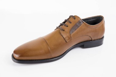 Beyaz arka plan, izole ürün, rahat ayakkabı erkek kahverengi deri ayakkabı.