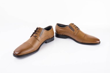 Beyaz arka plan, izole ürün, rahat ayakkabı erkek kahverengi deri ayakkabı.