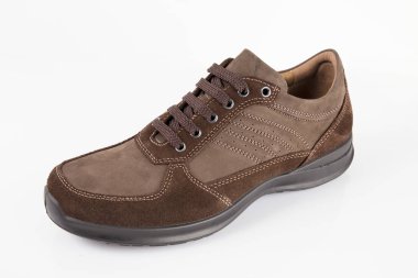 Beyaz arka plan, izole ürün, rahat ayakkabı erkek kahverengi deri ayakkabı.