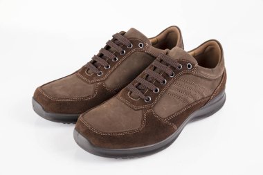 Beyaz arka plan, izole ürün, rahat ayakkabı erkek kahverengi deri şık Ayakkabı.