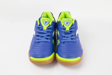 Viana yapmak Castelo, Portekiz, 11 Mayıs 2018: spor ayakkabı Joma çalıştıran. Joma, çok uluslu şirket. Beyaz izole. Ürün görüntüleri.