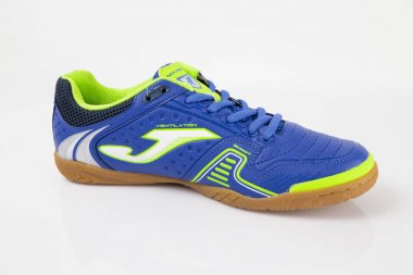 Viana yapmak Castelo, Portekiz, 11 Mayıs 2018: spor ayakkabı Joma çalıştıran. Joma, çok uluslu şirket. Beyaz izole. Ürün görüntüleri.