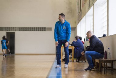 Viana do Castelo, Portekiz - 15 Şubat 2020: A.D. Afifense oyuncusu Becas B 'ye karşı, Afifense hentbolu tarafından 15 Şubat 2020' de Afife 'de düzenlenen Minis Turnuvası' na kadar sayılacak maç.