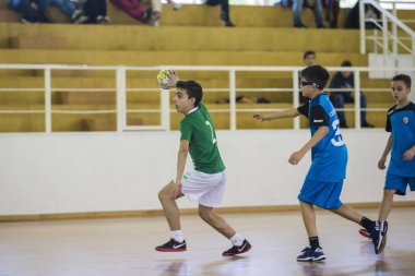 Viana do Castelo, Portekiz - 15 Şubat 2020: A.D. Afifense oyuncusu Becas B 'ye karşı, Afifense hentbolu tarafından 15 Şubat 2020' de Afife 'de düzenlenen Minis Turnuvası' na kadar sayılacak maç.