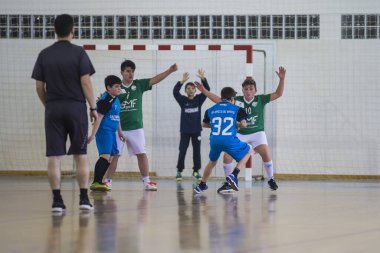 Viana do Castelo, Portekiz - 15 Şubat 2020: A.D. Afifense oyuncusu Becas B 'ye karşı, Afifense hentbolu tarafından 15 Şubat 2020' de Afife 'de düzenlenen Minis Turnuvası' na kadar sayılacak maç.