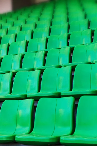 Zöld műanyag ülések-stadionban — Stock Fotó