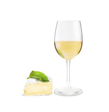 Kadeh beyaz şarap ve Camembert peynirden bir dilim
