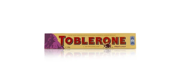 Toblerone ช็อคโกแลตนมสวิสกับน้ําผึ้งและอัลมอนด์ตังเมใน — ภาพถ่ายสต็อก