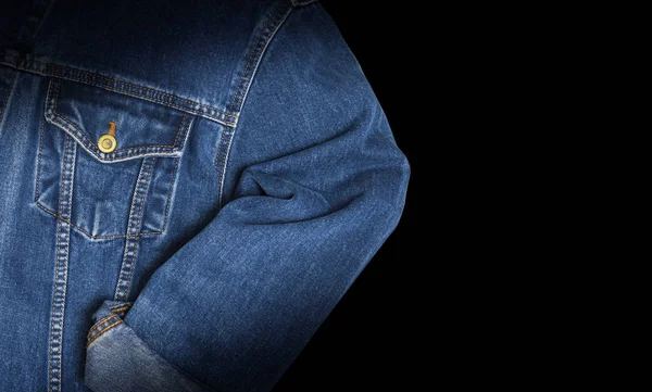 Kurtka jeansowa niebieski kolor, na białym na czarnym tle — Zdjęcie stockowe