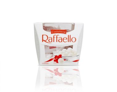 Ferrero Raffaello beyaz zemin üzerine bir kutu içinde.