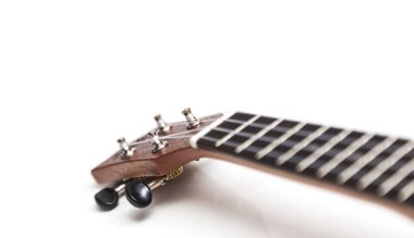 Kahverengi ukulele gitar