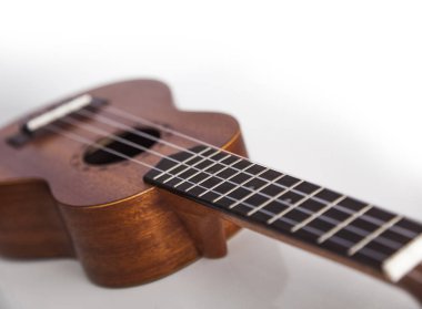 Kahverengi ukulele gitar