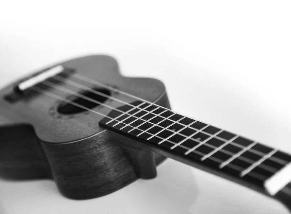 Ukelele gitaar, zwart-wit foto — Stockfoto
