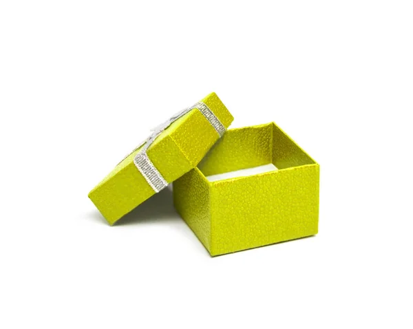 Dárková krabice s stříbrná stuha izolované na bílém otevřené žluté barvy — Stock fotografie