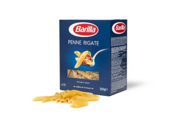 Barilla Penne Rigate İtalyan makarna bir kutu içinde