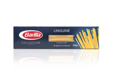 Kişinev, Moldova - 15 Mayıs 2018: Barilla spagetti Collezione görünümünü ön. İtalyan makarna beyaz arka plan üzerinde. Bir şirket bir Pastane Dükkanı Parma, İtalya için Pietro Barilla tarafından kurulmuştur Barilla olduğunu