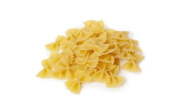 Farfalle makarna beyaz arka planda izole