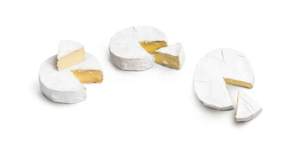Frische Scheiben Camembert Käse Natürlich Auf Weißem Hintergrund Vervollständigen — Stockfoto