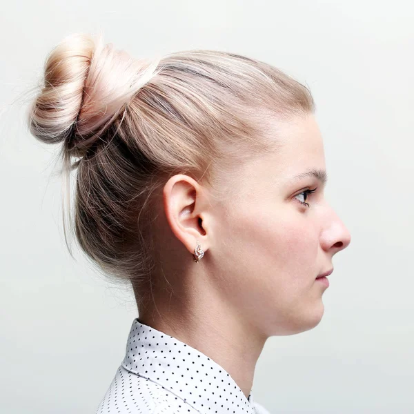 Sarışın kadın profili yüz. Kız profil yüz