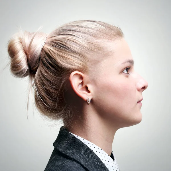 Kız profil yüz. Kadın profili